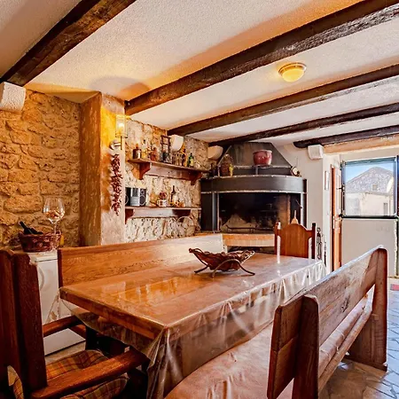 Amazing In Kuna With Kitchen