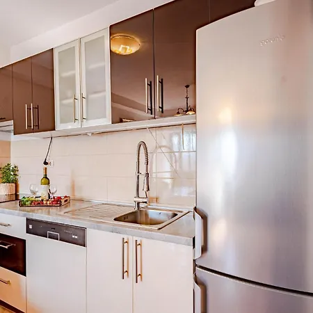 Dom wakacyjny Amazing In Kuna With Kitchen